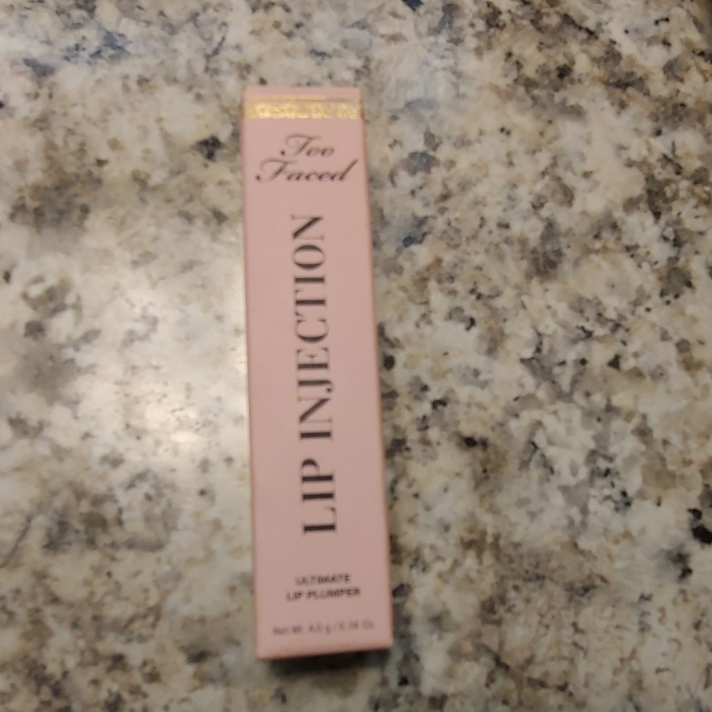 NWB Too Faced Lip Injection